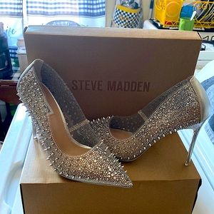 Never mean worn and the bottom has a stain when I try them on to walk